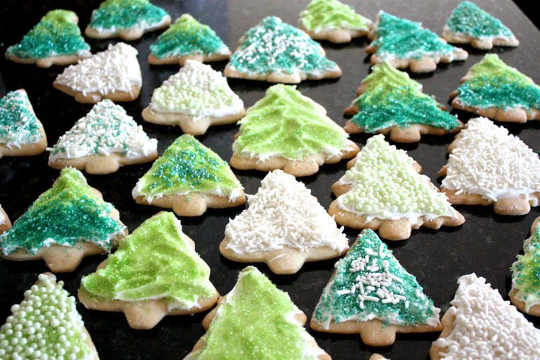 delicious-winter-tree-cookies-holiday-green-sugar-cookies-sprinkles-green-decorated