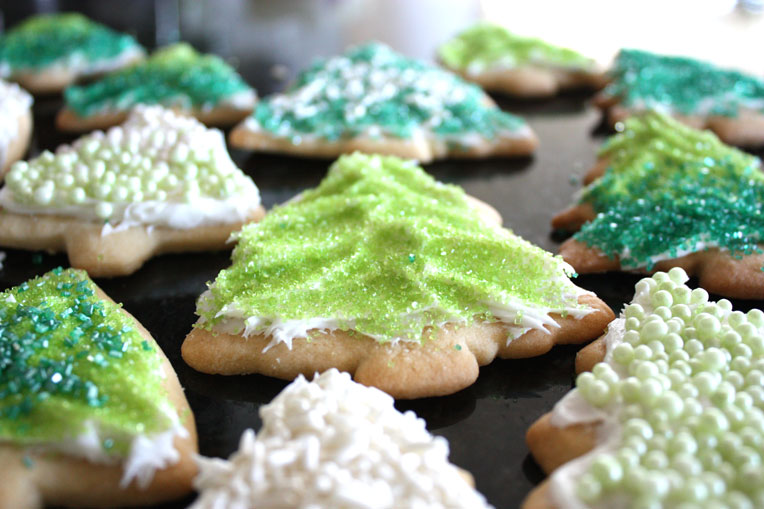 winter-tree-cookies-holiday-green-sugar-cookies-sprinkles-green-decorated-4