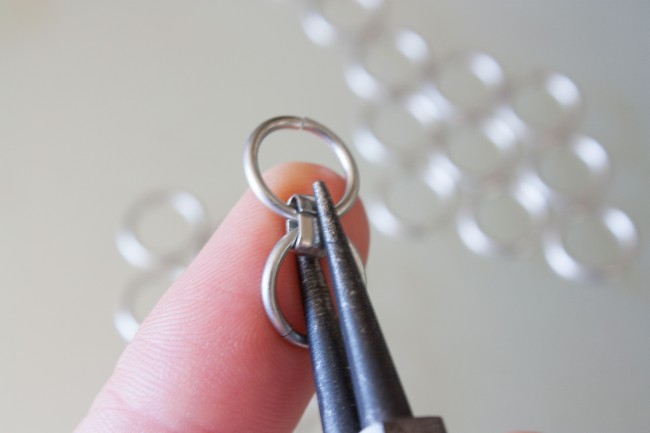 jump-ring-connector-earrings-diy-pinching-pliers